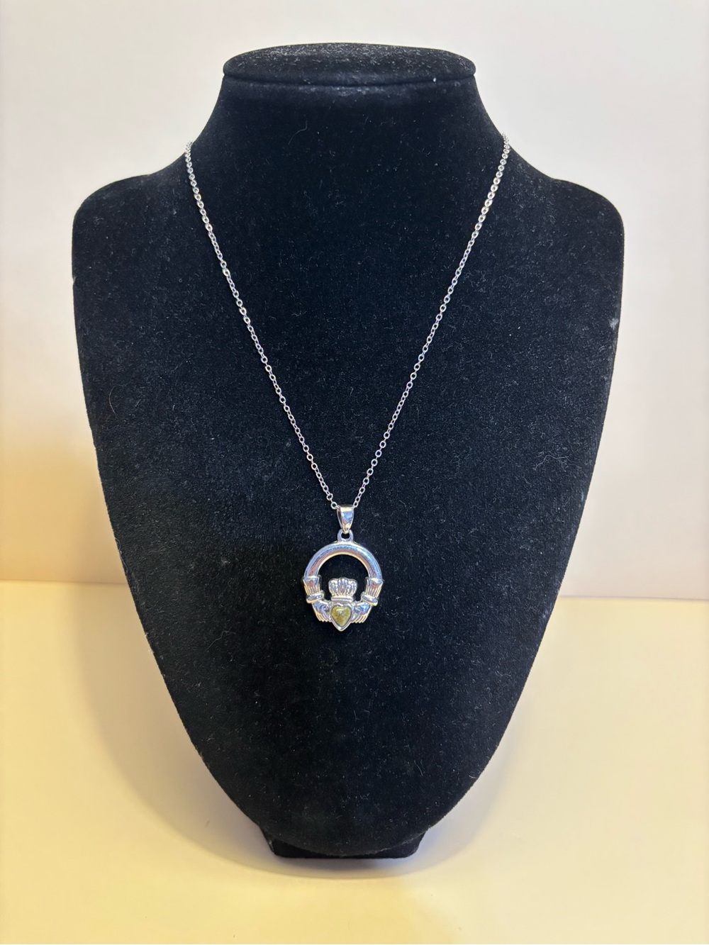 Solvar Silver Claddagh Mossy Stone Pendant Necklace 18”
